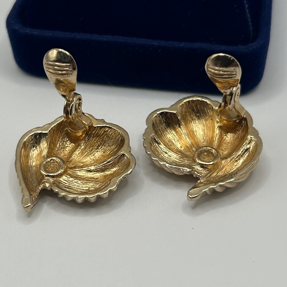 Monet Vintage 10k Gold Textured Shell Clip On Earrings - Picture 8 of 13